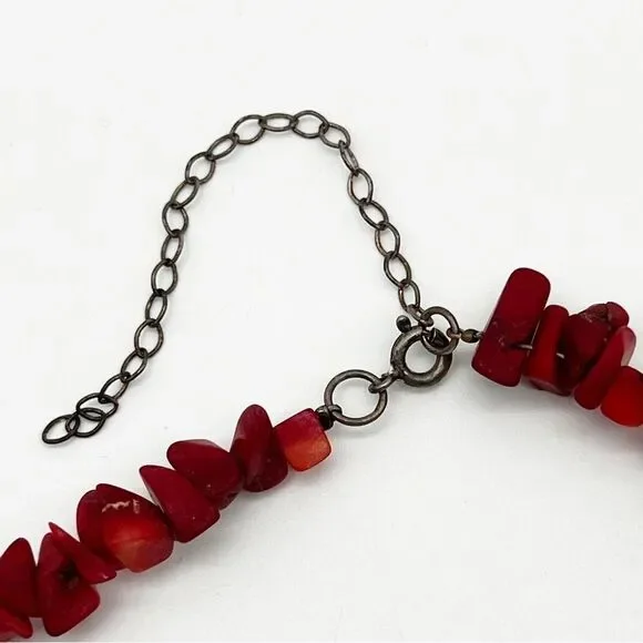 Red Stone Chip Gunmetal Gray Circle Pendant Fashion Necklace 15.5” - Picture 7 of 7